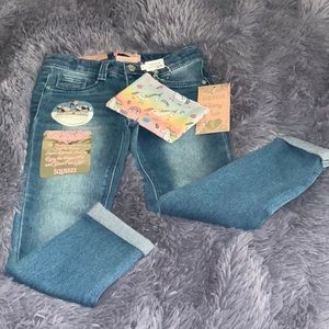 NWT Squeeze Skinny Jeans